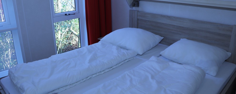 Slaapkamer 1 Chalet 49.jpg